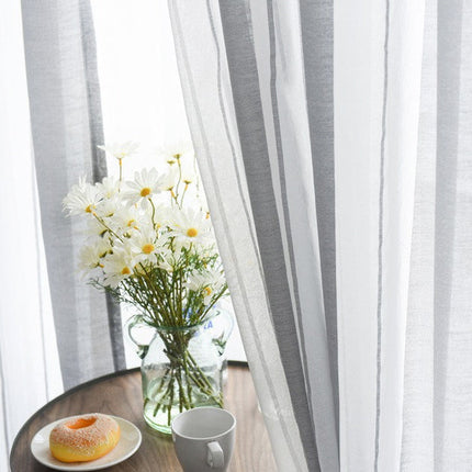 Raidallinen valoverho moderniin sisustukseen