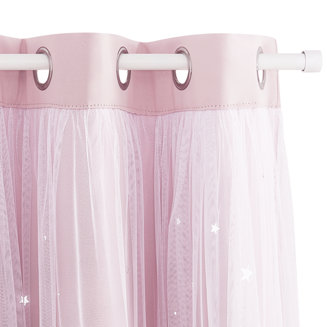 Vaaleanpunainen kerrosverho tytön huoneeseen