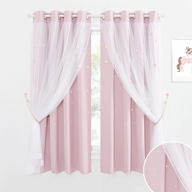 Vaaleanpunainen kerrosverho tytön huoneeseen