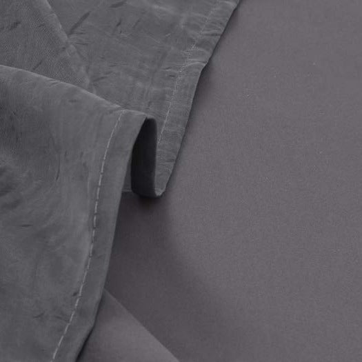 Kaksikerroksinen pimennysverho integroidulla valoverholla