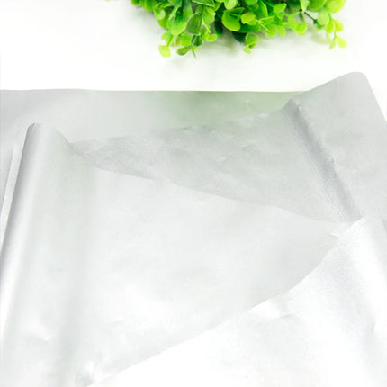 Musta pimennyskangas hopeisella lämpövuorella