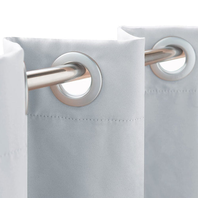 Valkoinen vedenpitävä ulkoverho parvekkeelle