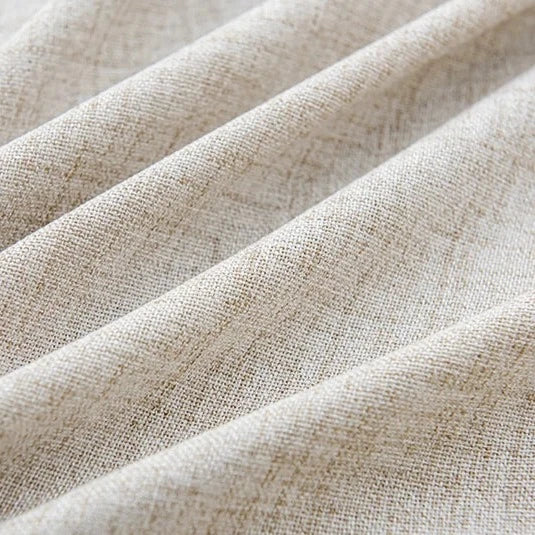 Beige valoverho koristeellisella alareunalla