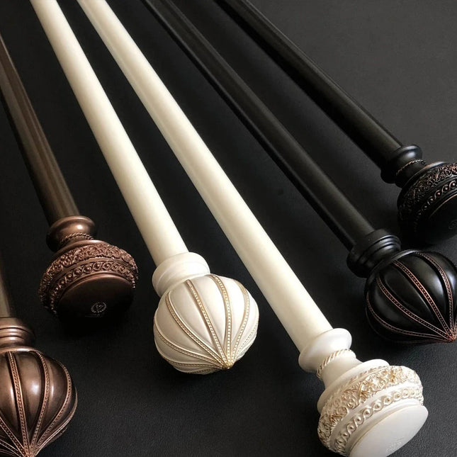 Koristeellinen verhotanko antiikkisella viimeistelyllä