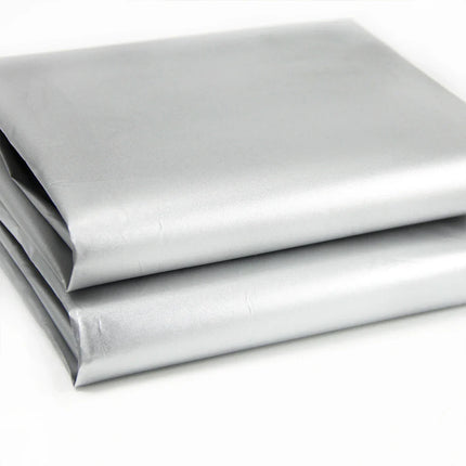 Musta pimennyskangas hopeisella lämpövuorella