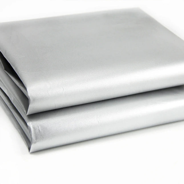 Musta pimennyskangas hopeisella lämpövuorella