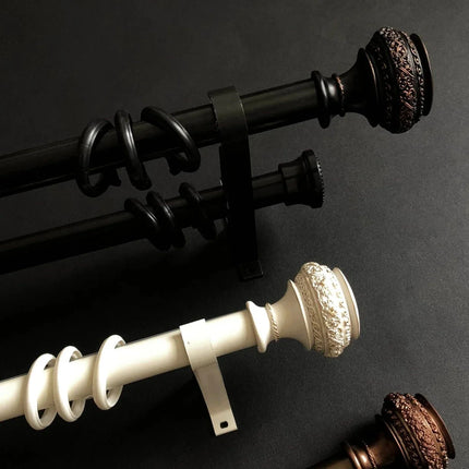 Koristeellinen verhotanko antiikkisella viimeistelyllä