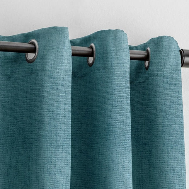 Tyylikäs pimentävä verho purjerenkailla