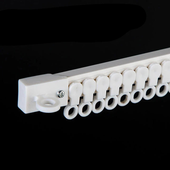 Itseliimautuva verhokisko ilman poraamista