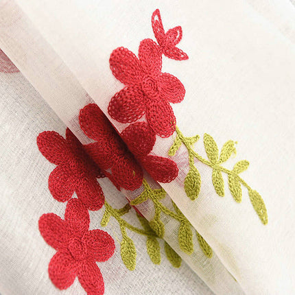 Valoverho brodeeratuilla punaisilla kukilla