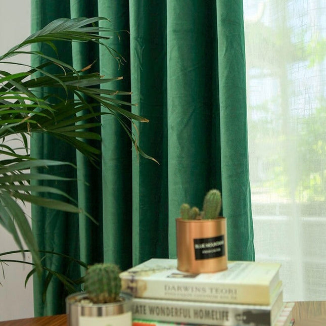 Metsänvihreä samettinen pimennysverho purjerenkailla