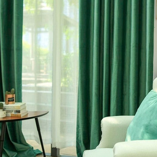 Metsänvihreä samettinen pimennysverho purjerenkailla