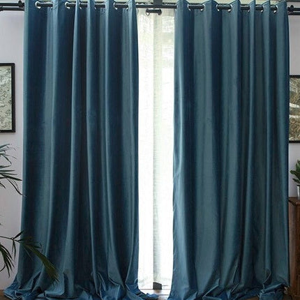 Sileä sininen pimennysverho olohuoneeseen