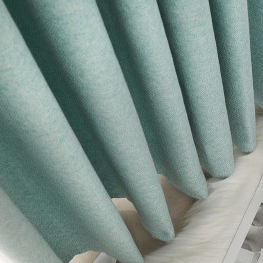 Turkoosi puoliksi pimentävä verho