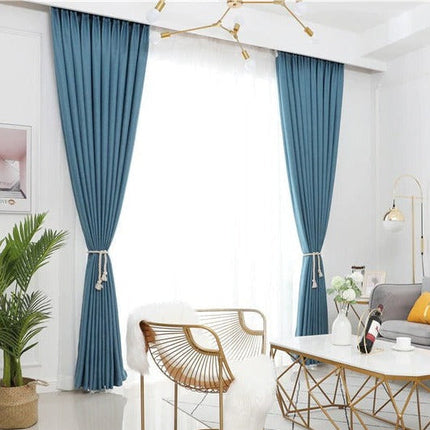 Sininen skandinaavistyylinen pimennysverho