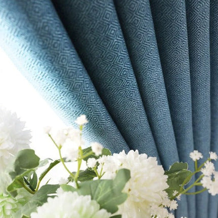 Sininen skandinaavistyylinen pimennysverho