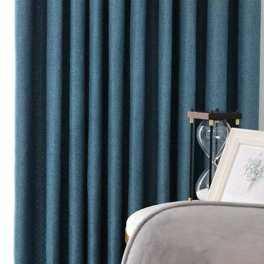 Sininen skandinaavistyylinen pimennysverho