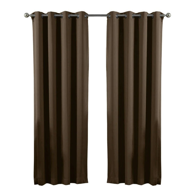 Ruskea vedenpitävä ulkoverho terassille