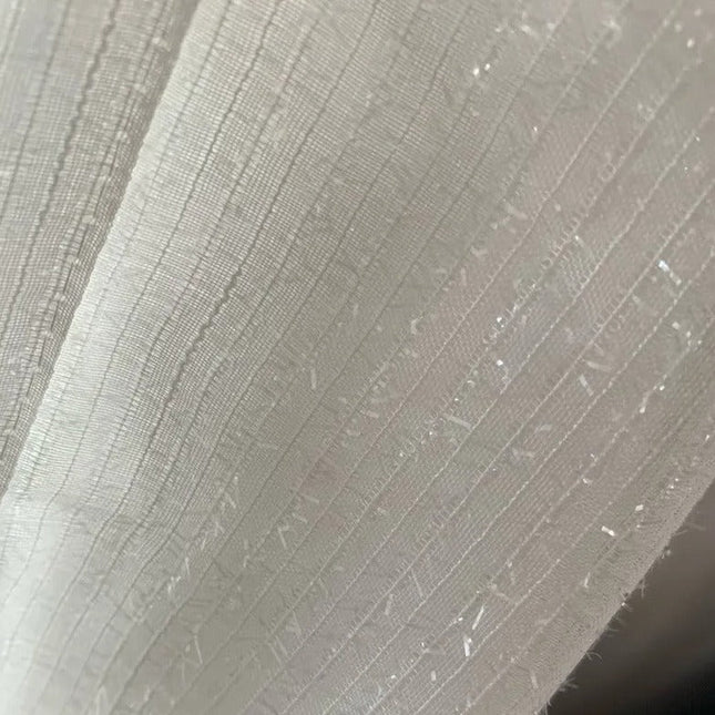 Valkoinen kimalteleva läpikuultava valkoverho