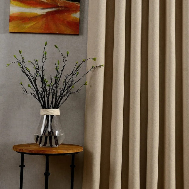 Yksivärinen beige pimennysverho