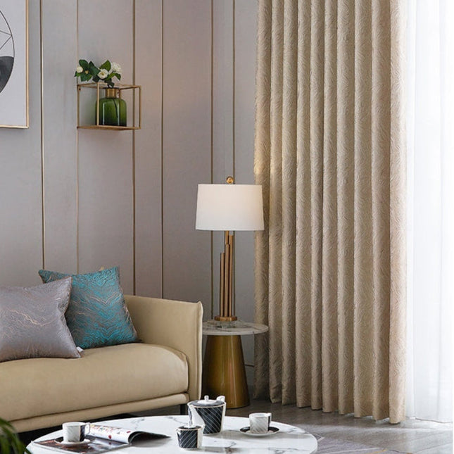 Beige pimennysverho aaltoilevalla kuviolla