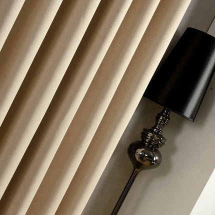 Yksivärinen beige pimennysverho