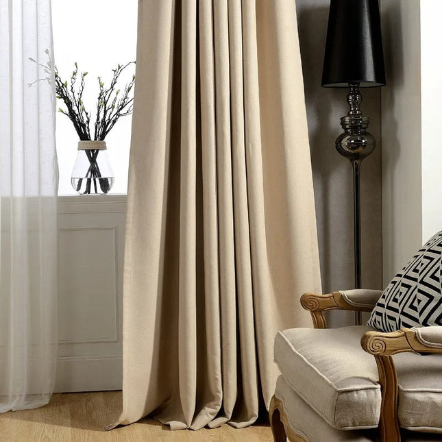 Yksivärinen beige pimennysverho