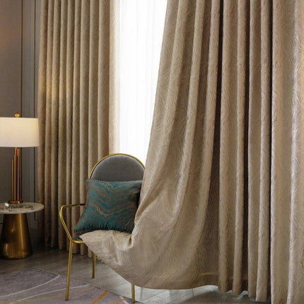 Beige pimennysverho aaltoilevalla kuviolla