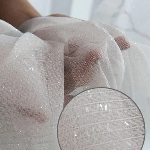 Valkoinen kimalteleva läpikuultava valkoverho