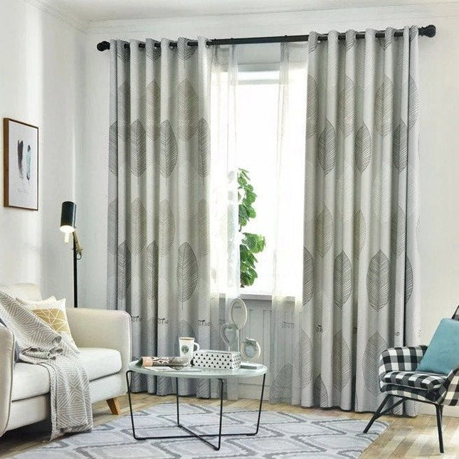 Läpikuultava valoverho tyylikkäällä lehtikuviolla