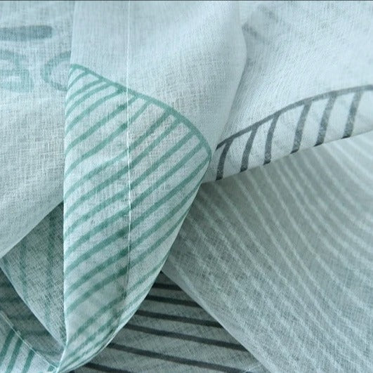 Valoverho tyylitellyllä lehtikuviolla