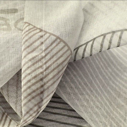 Läpikuultava valoverho tyylikkäällä lehtikuviolla