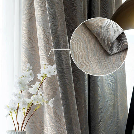 Hopeanvärinen aaltokuvioitu pimennysverho