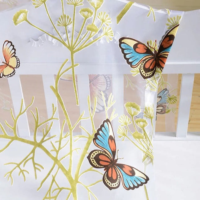 Läpikuultava verho värikkäillä perhosilla