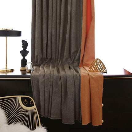 Taupenvärinen paksukankainen pimennysverho