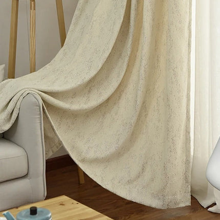 Luonnonvalkoinen verho hienovaraisella tekstuurilla