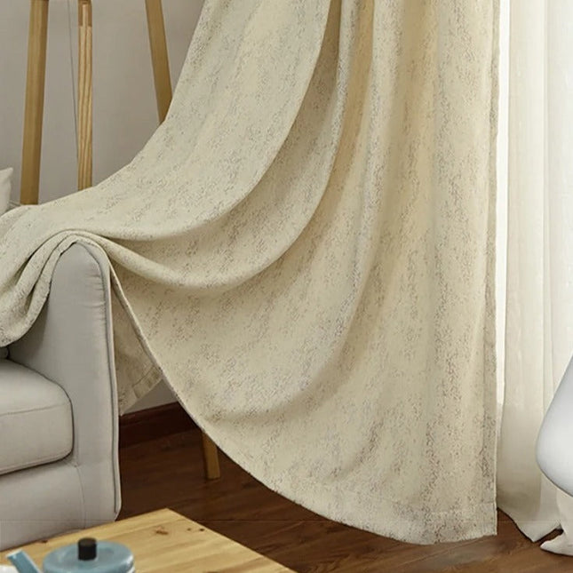 Luonnonvalkoinen verho hienovaraisella tekstuurilla