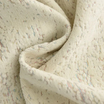 Luonnonvalkoinen verho hienovaraisella tekstuurilla