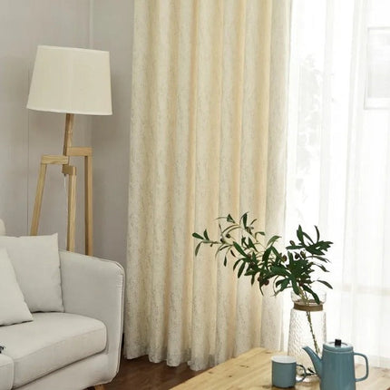 Luonnonvalkoinen verho hienovaraisella tekstuurilla