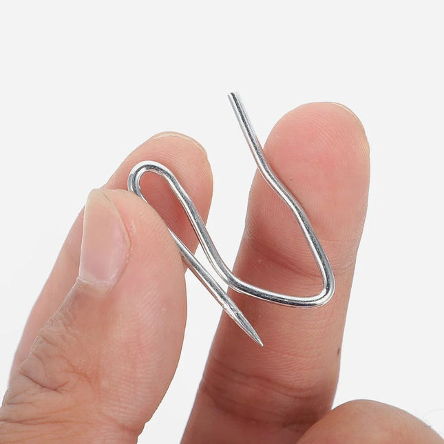 Teräväkärkinen verhokoukku rypytysnauhalle