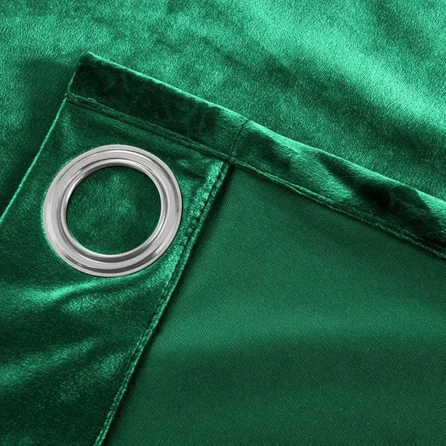 Smaragdinvihreä samettinen pimennysverho
