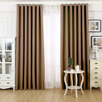 Latten värinen pimennysverho olohuoneeseen