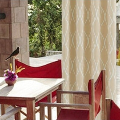 Harmaa kuviollinen ulkoverho parvekkeelle