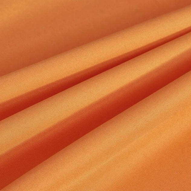 Oranssi vedenkestävä verho huvimajaan