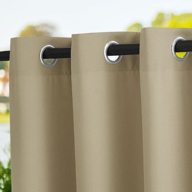 Oranssi vedenkestävä verho huvimajaan