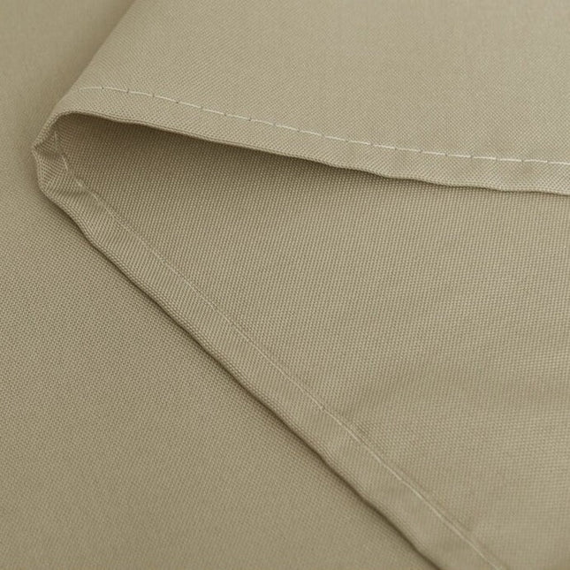 Oranssi vedenkestävä verho huvimajaan