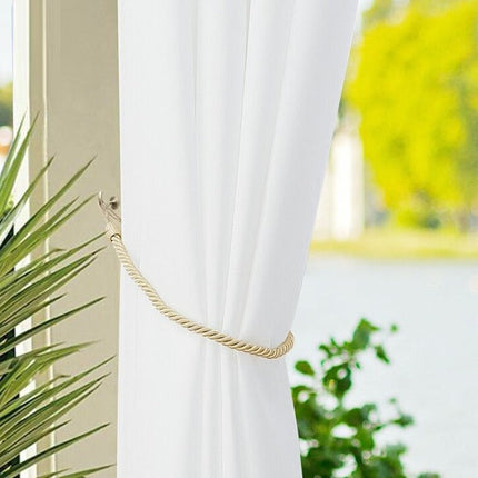 Vedenpitävä ulkoverho terassin sääsuojaksi