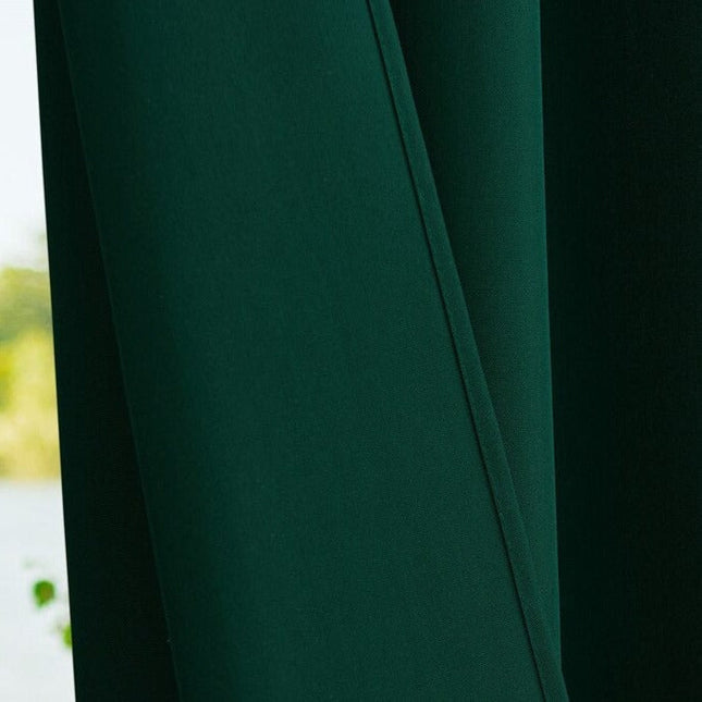 Oranssi vedenkestävä verho huvimajaan