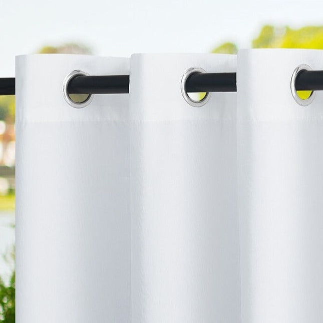 Oranssi vedenkestävä verho huvimajaan