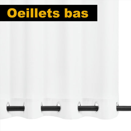 Oranssi vedenkestävä verho huvimajaan